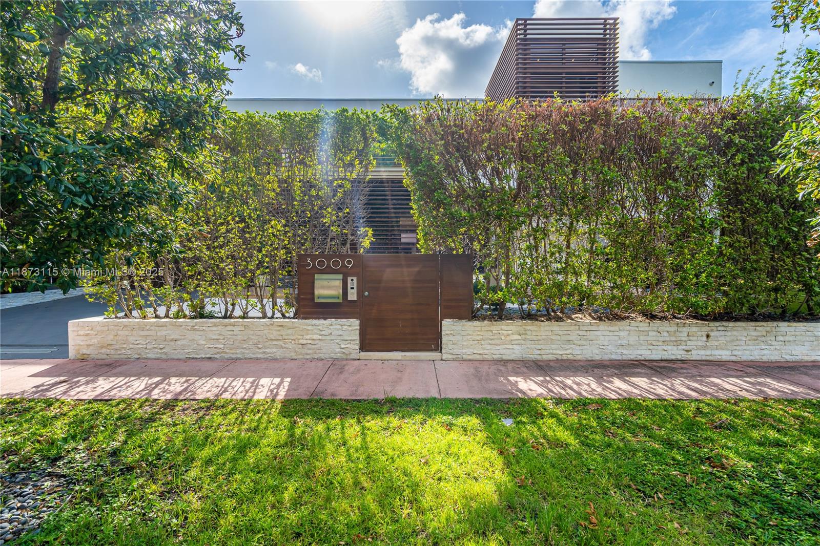 3009 Pine Tree Dr Miami Beach, FL 33140 3009 Pine Tree Dr Miami Beach, FL 33140