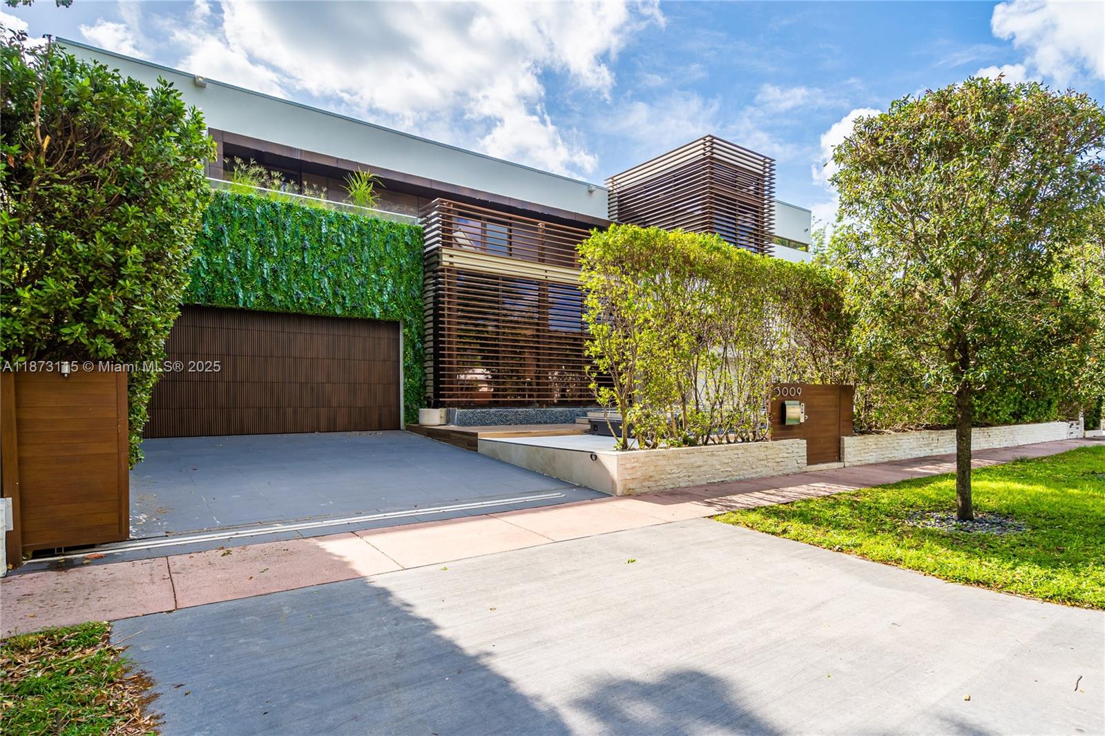3009 Pine Tree Dr Miami Beach, FL 33140 3009 Pine Tree Dr Miami Beach, FL 33140