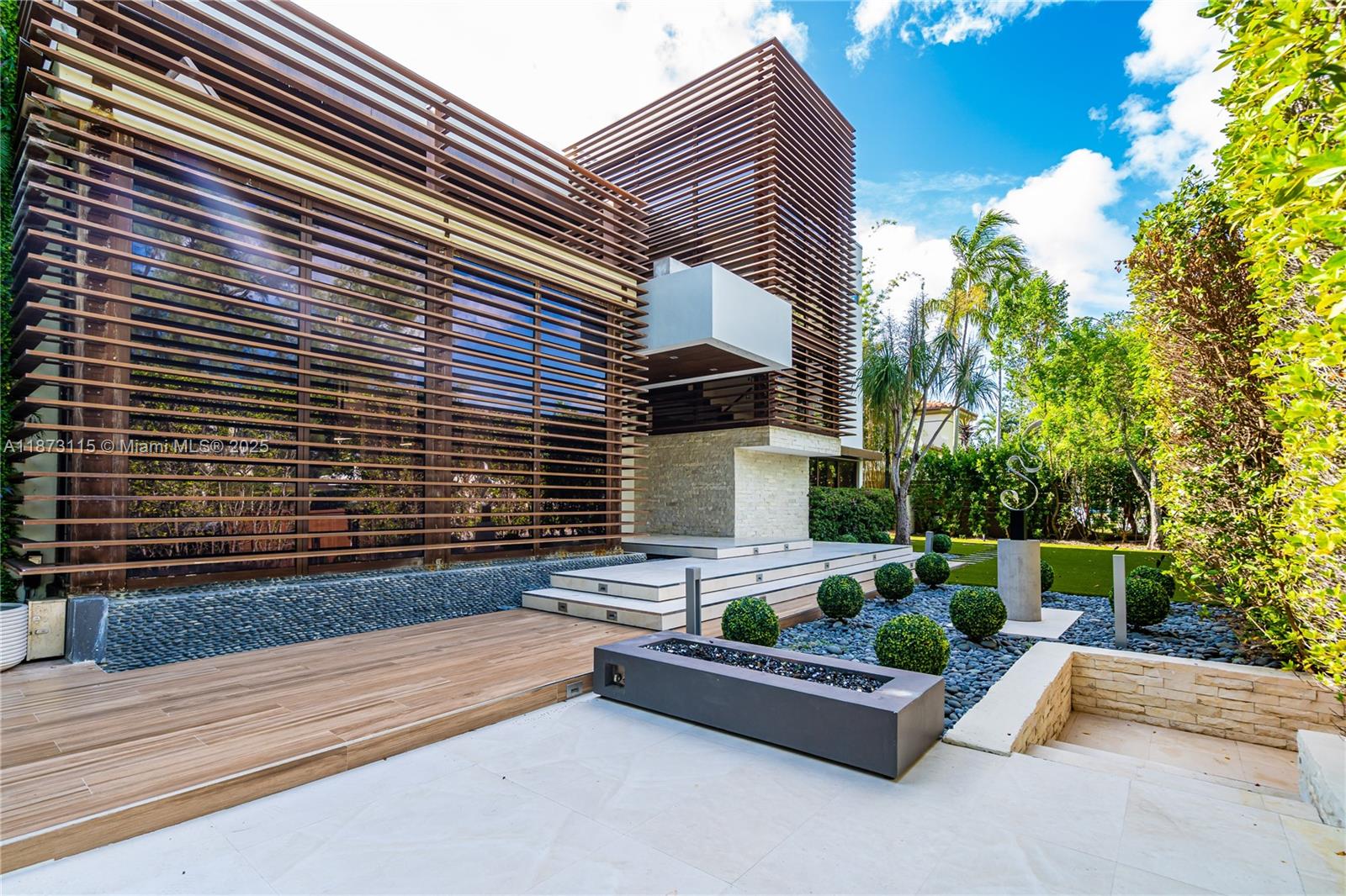 3009 Pine Tree Dr Miami Beach, FL 33140 3009 Pine Tree Dr Miami Beach, FL 33140