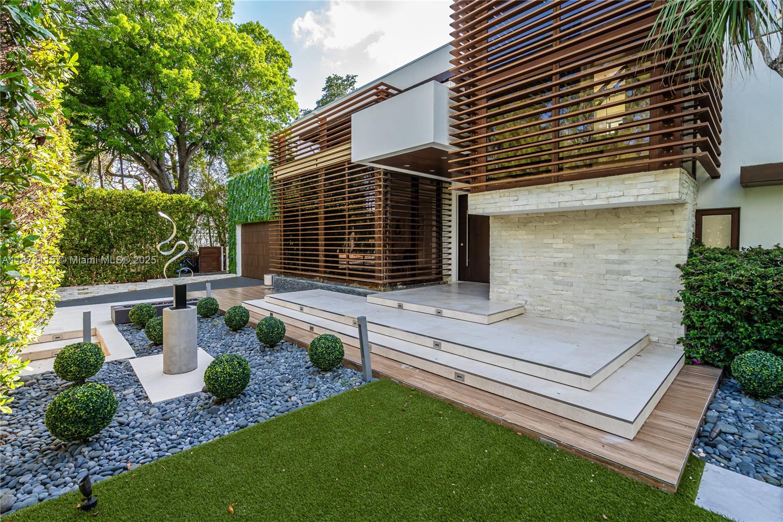 3009 Pine Tree Dr Miami Beach, FL 33140 3009 Pine Tree Dr Miami Beach, FL 33140