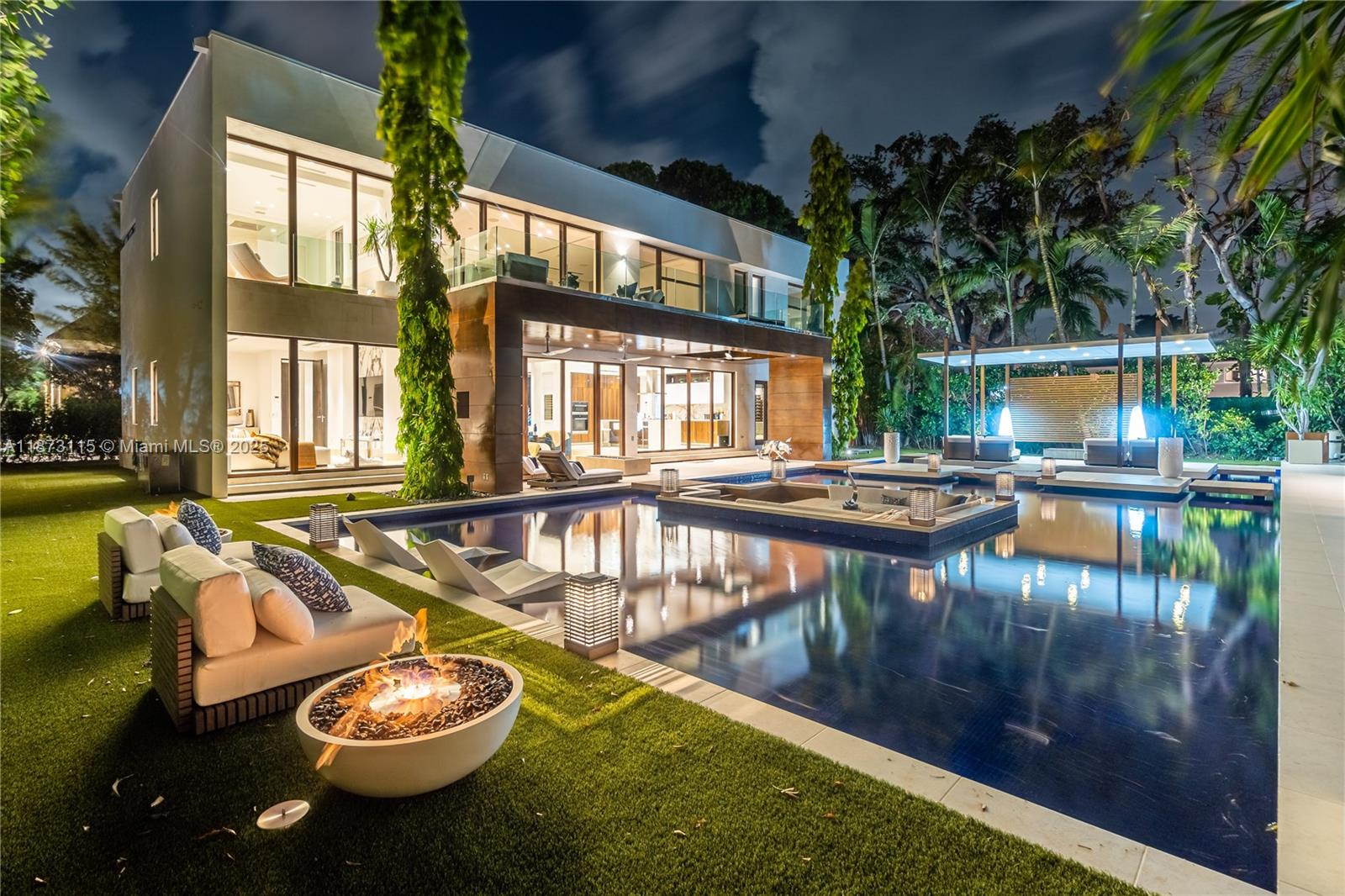 3009 Pine Tree Dr Miami Beach, FL 33140 3009 Pine Tree Dr Miami Beach, FL 33140