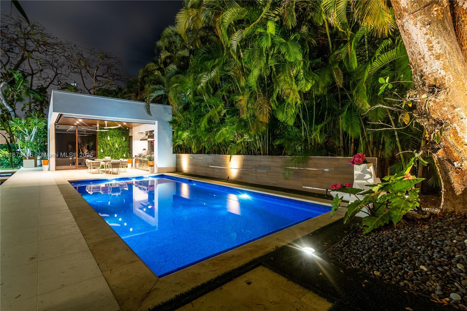 3009 Pine Tree Dr Miami Beach, FL 33140 3009 Pine Tree Dr Miami Beach, FL 33140