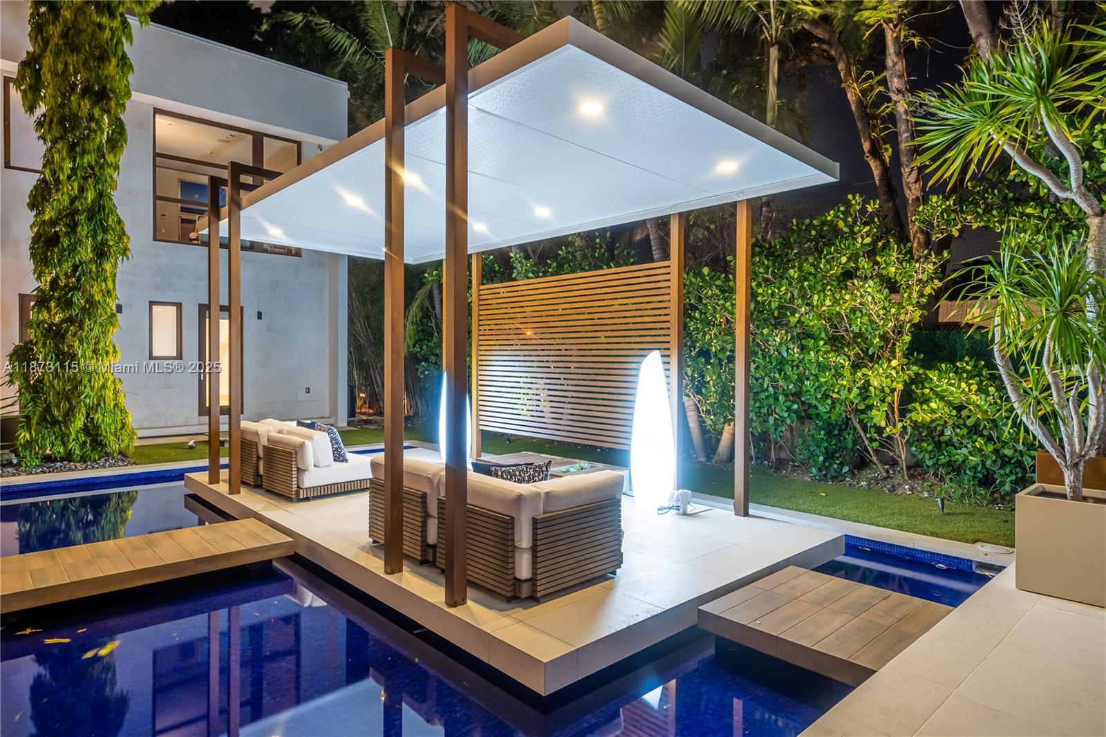 3009 Pine Tree Dr Miami Beach, FL 33140 3009 Pine Tree Dr Miami Beach, FL 33140