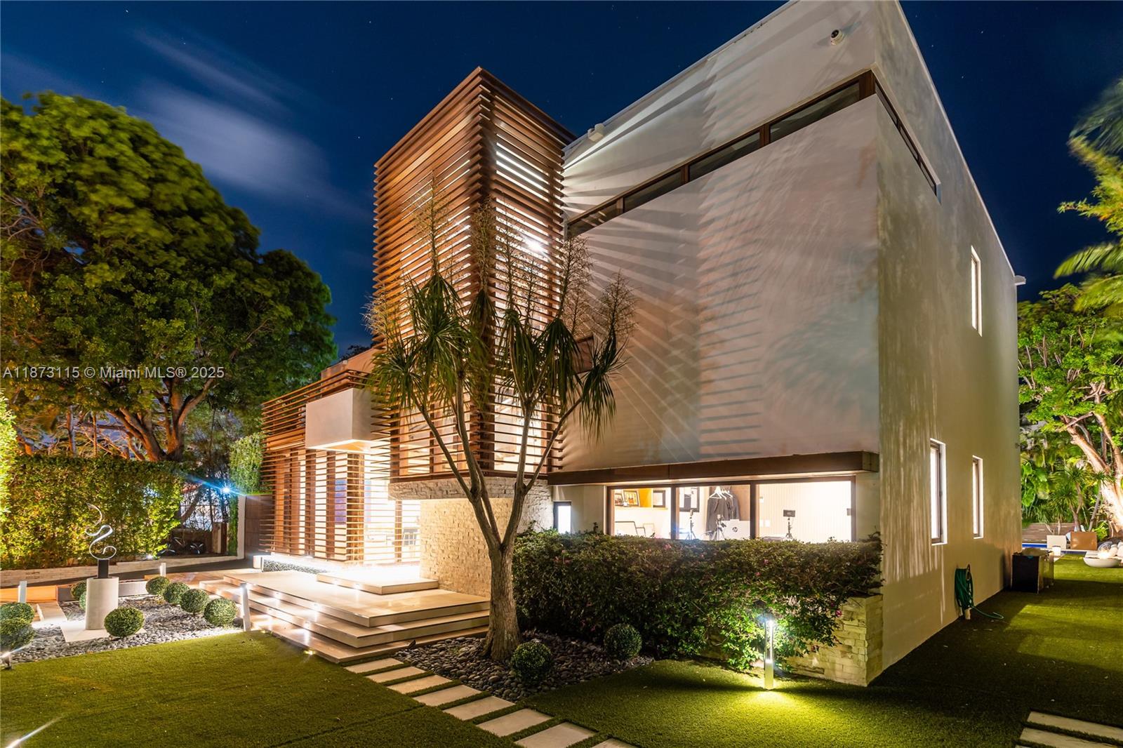 3009 Pine Tree Dr Miami Beach, FL 33140 3009 Pine Tree Dr Miami Beach, FL 33140