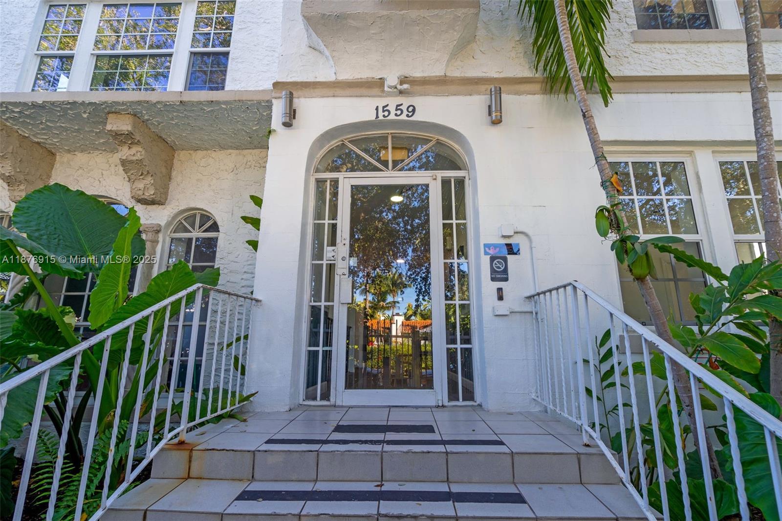1559 Michigan Ave #106