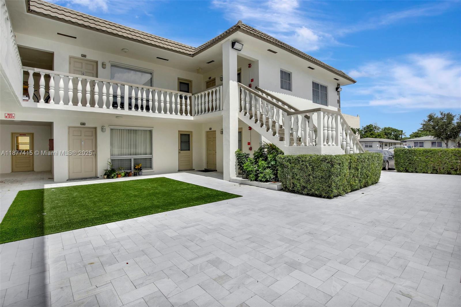 5450 Hollywood Blvd #104
