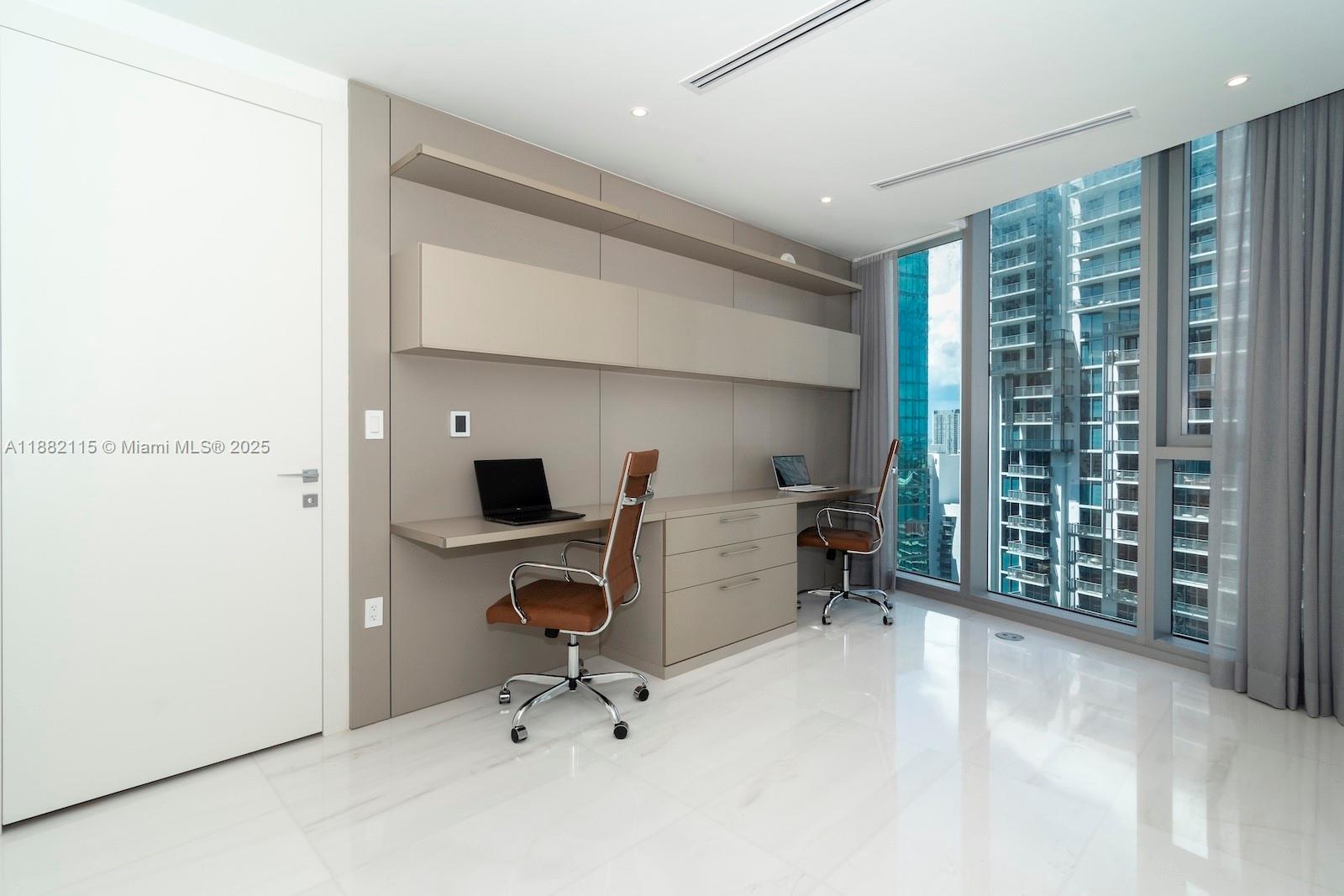 image Aston Martin Residences21