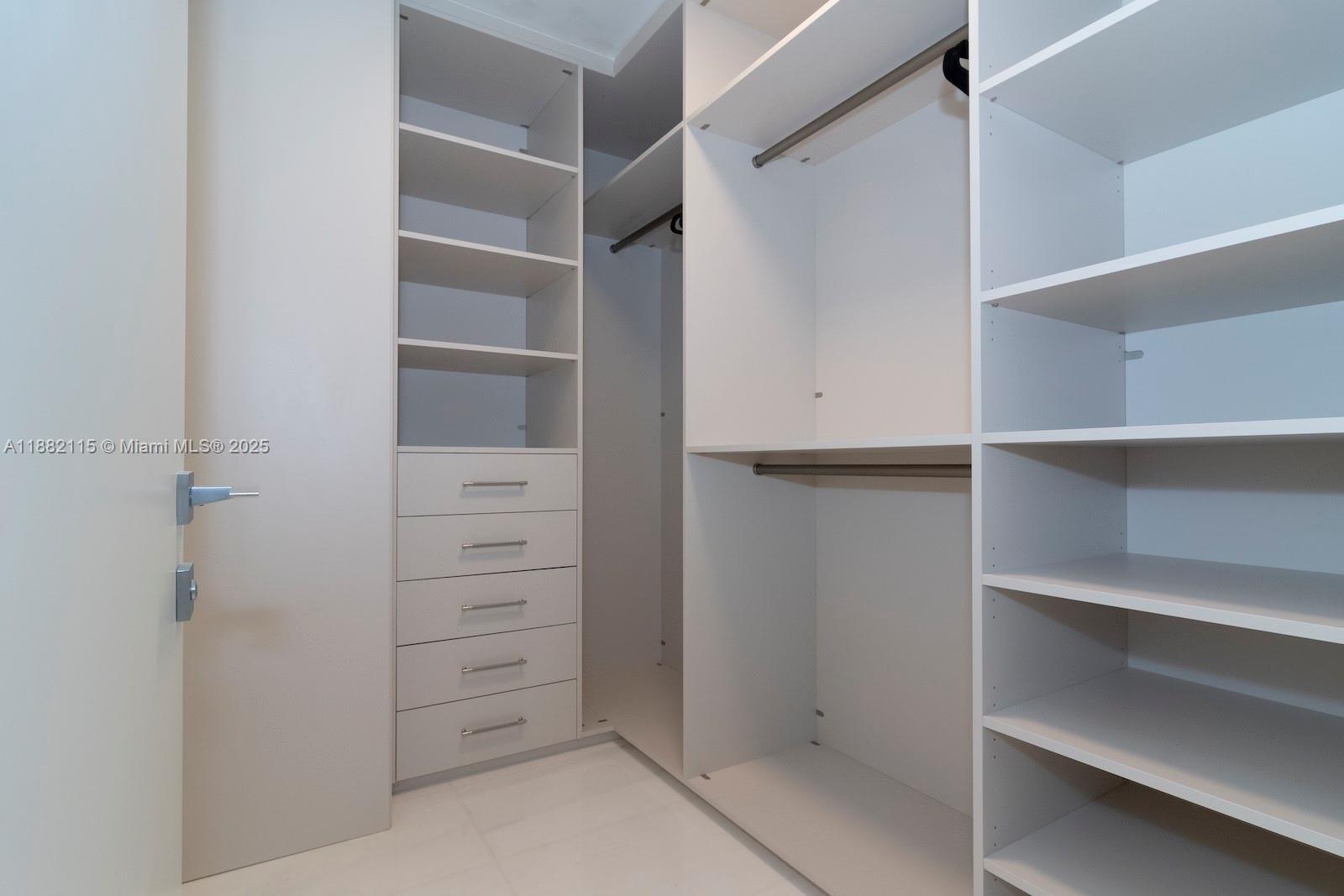 image Aston Martin Residences26