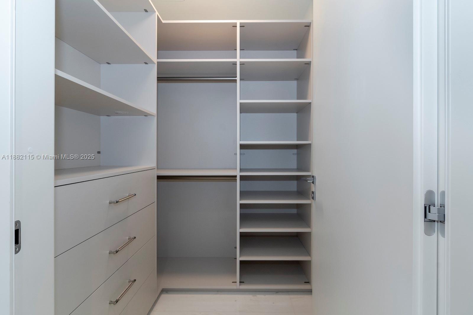 image Aston Martin Residences32