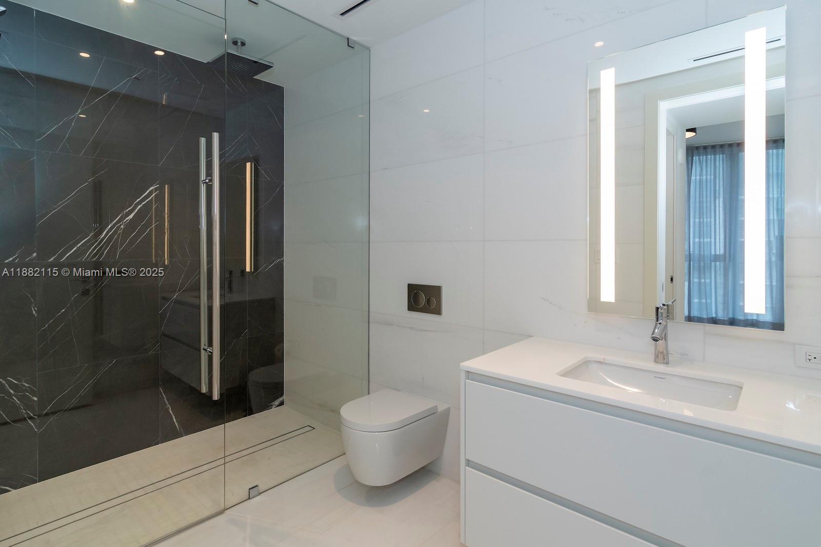 image Aston Martin Residences33