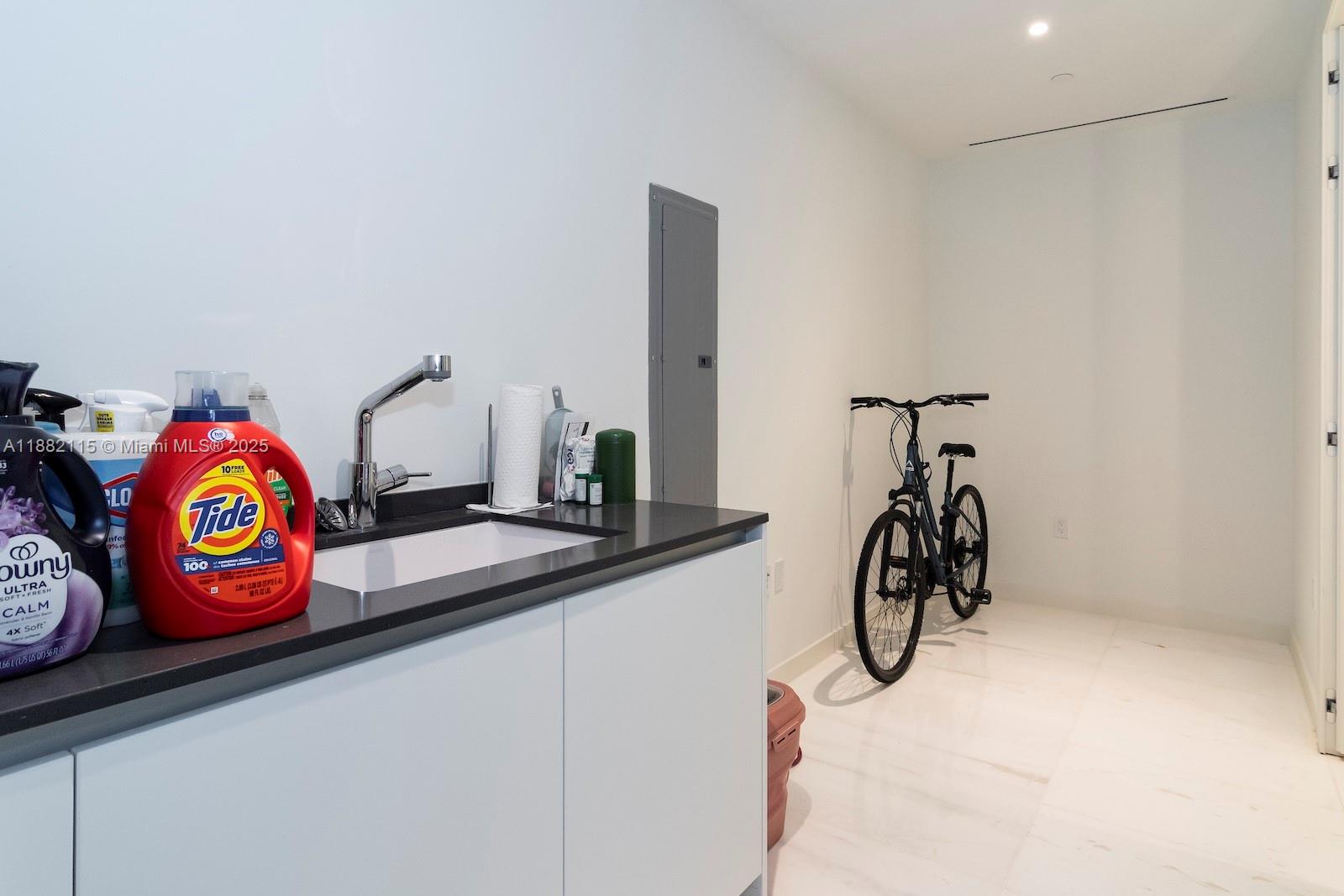 image Aston Martin Residences36