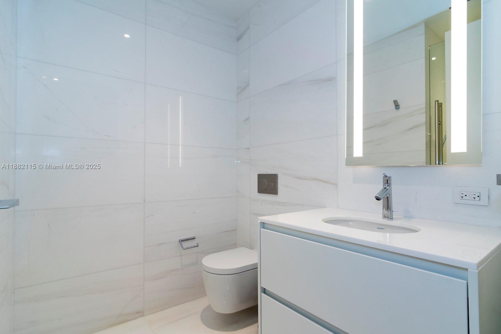 image Aston Martin Residences37