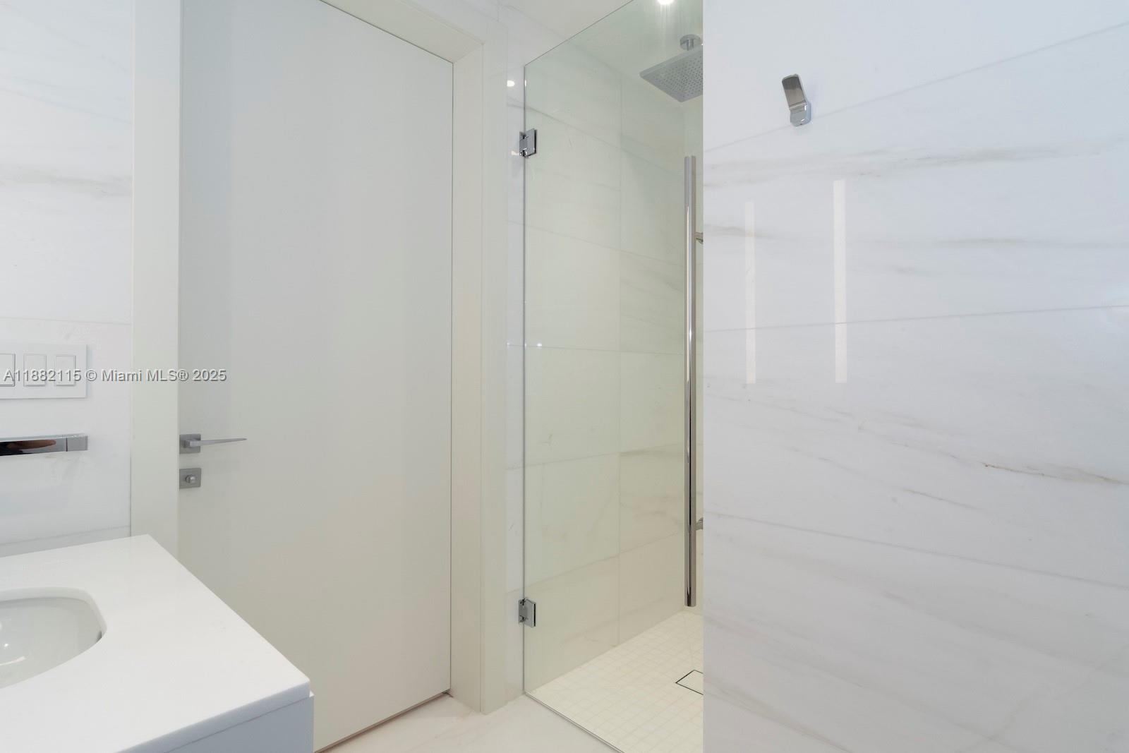 image Aston Martin Residences38