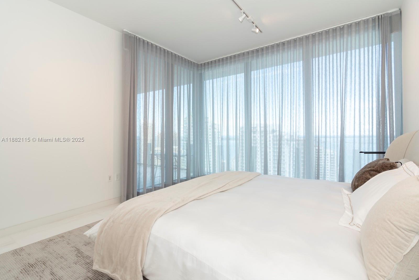 image Aston Martin Residences41