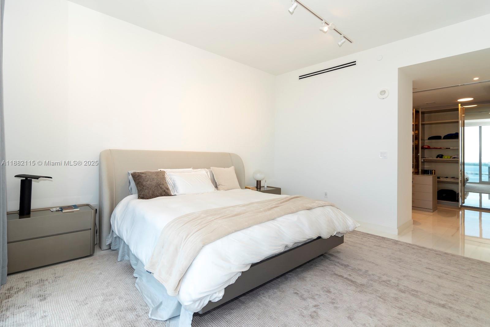 image Aston Martin Residences43