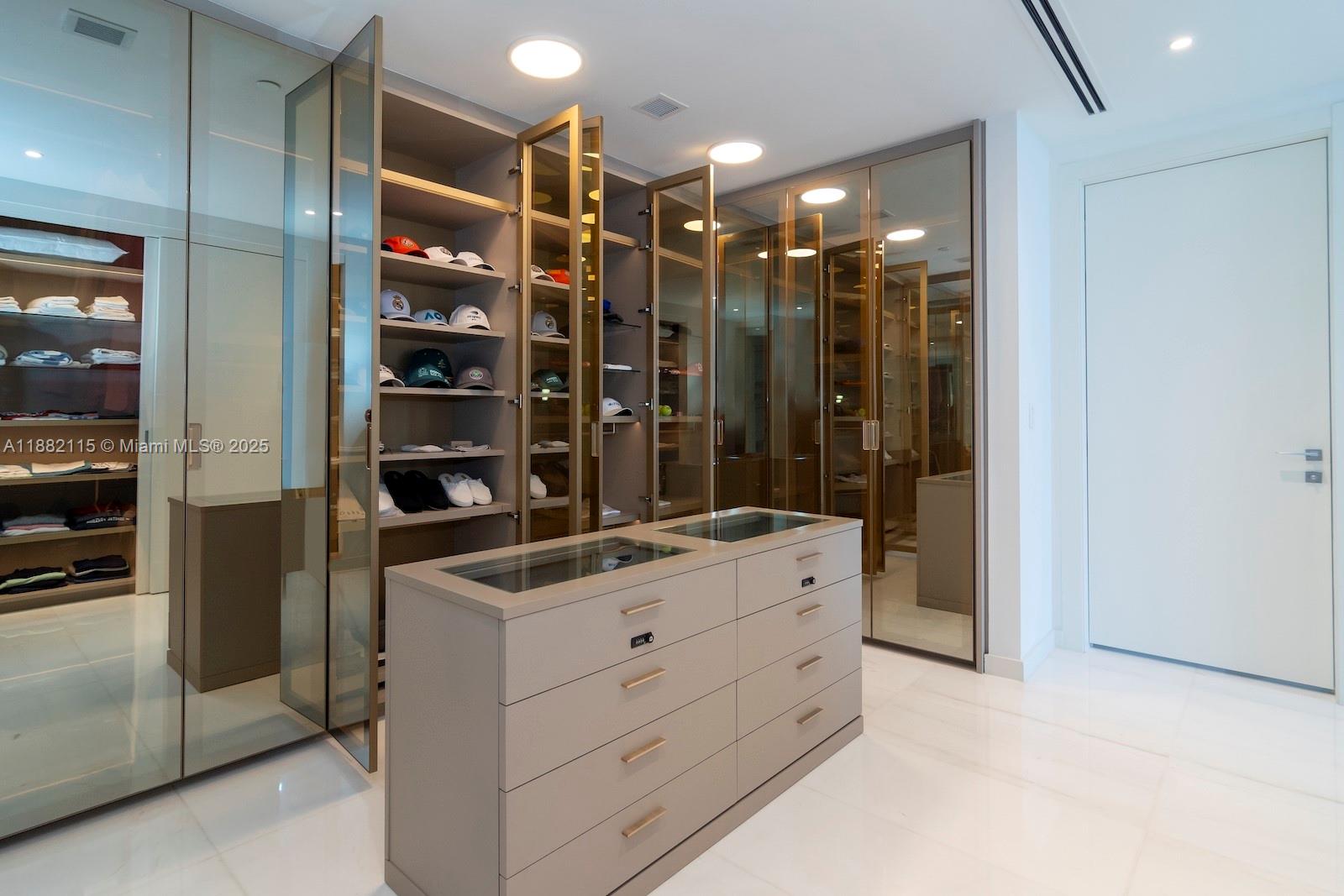 image Aston Martin Residences45