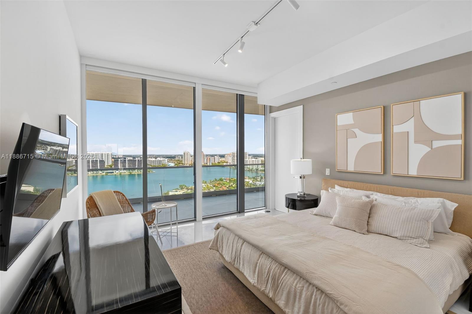 image Turnberry Ocean Club29