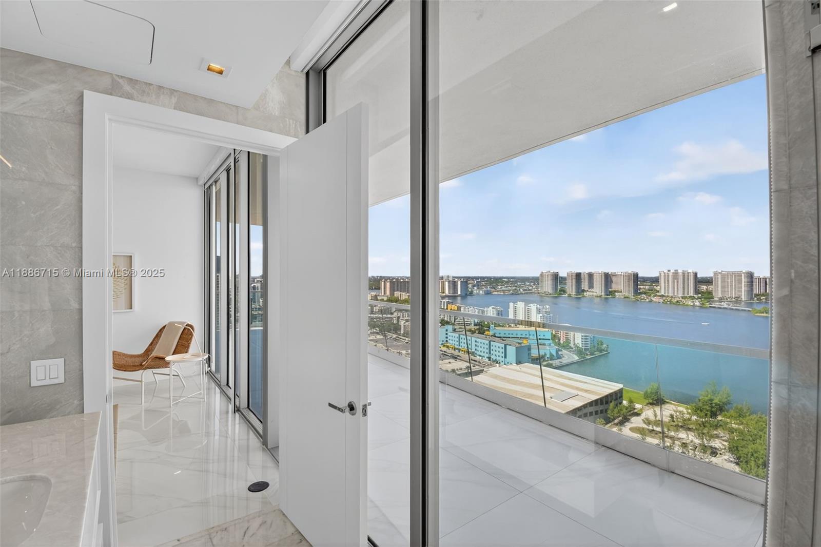 image Turnberry Ocean Club31