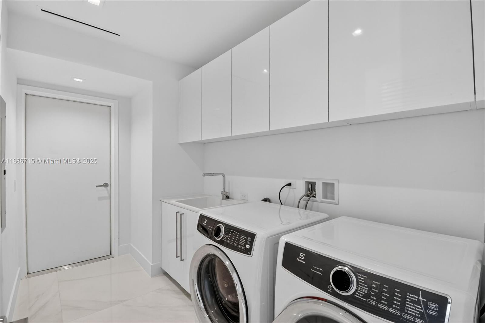 image Turnberry Ocean Club45