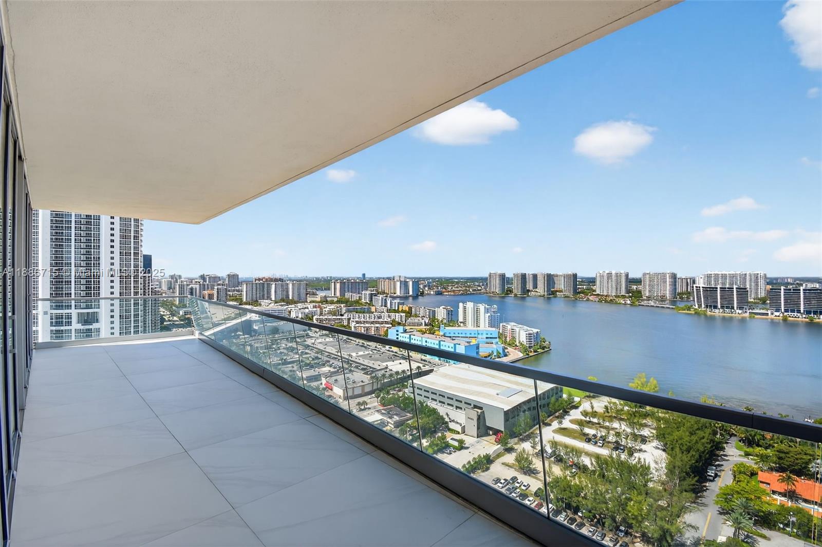 image Turnberry Ocean Club49