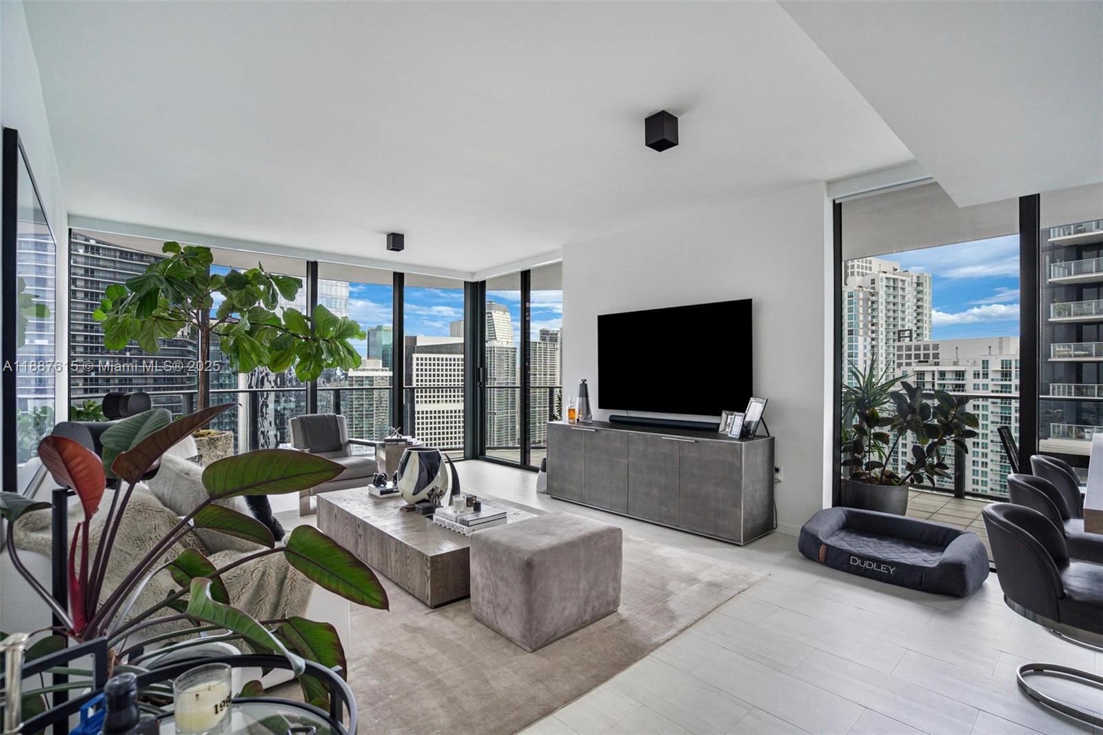1000 Brickell Plz #4315