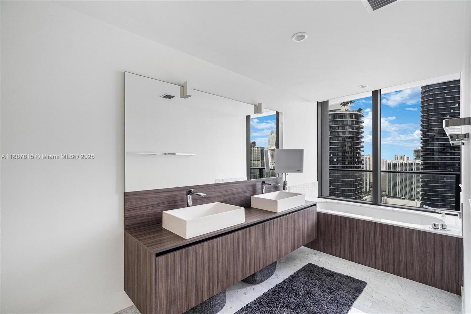 image Brickell Flatiron15