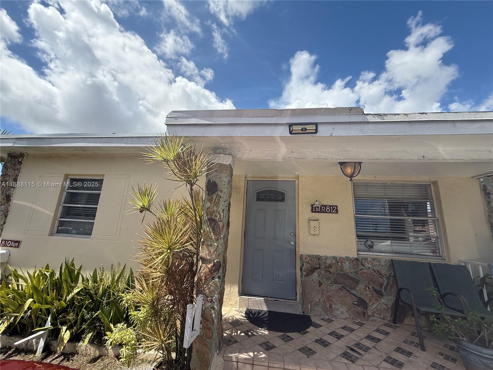 810 NW 24th Ct