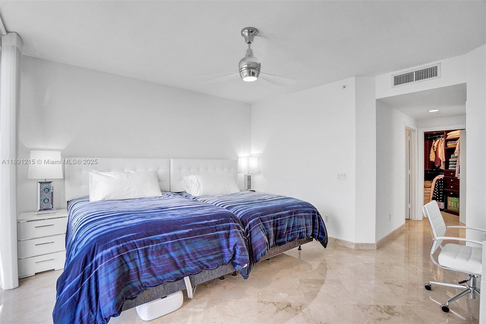 image Blue Diamond18