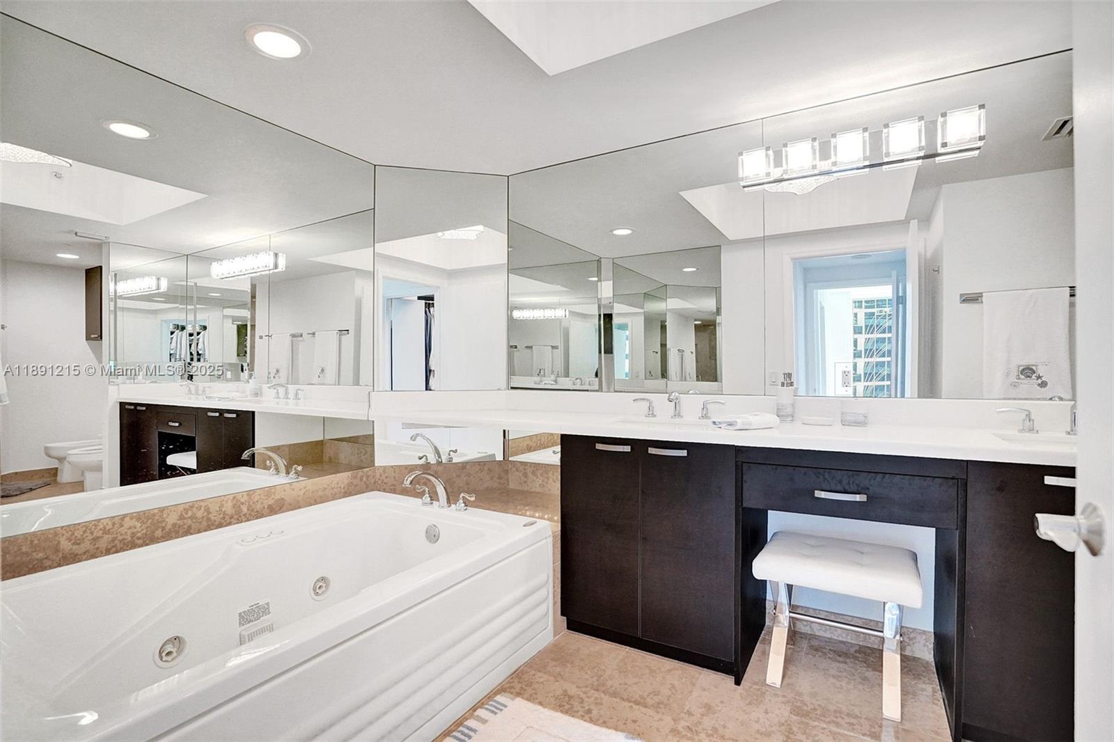 image Blue Diamond19