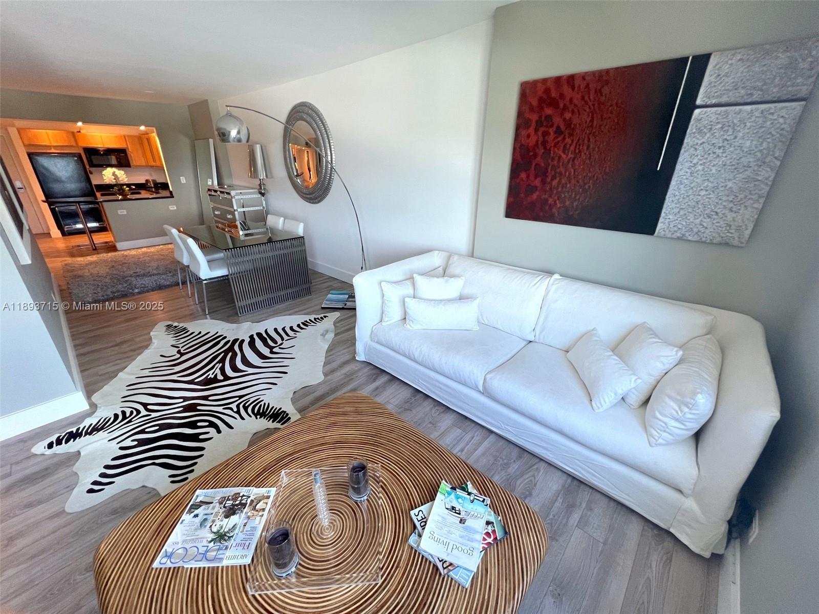 2301 Collins Ave #1232