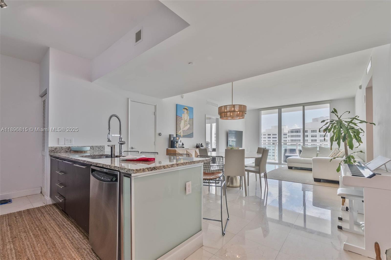 951 Brickell Ave #1606