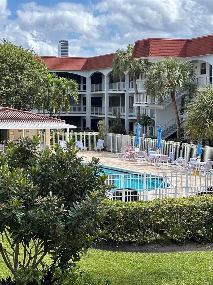 581 Blue Heron Dr #208-B