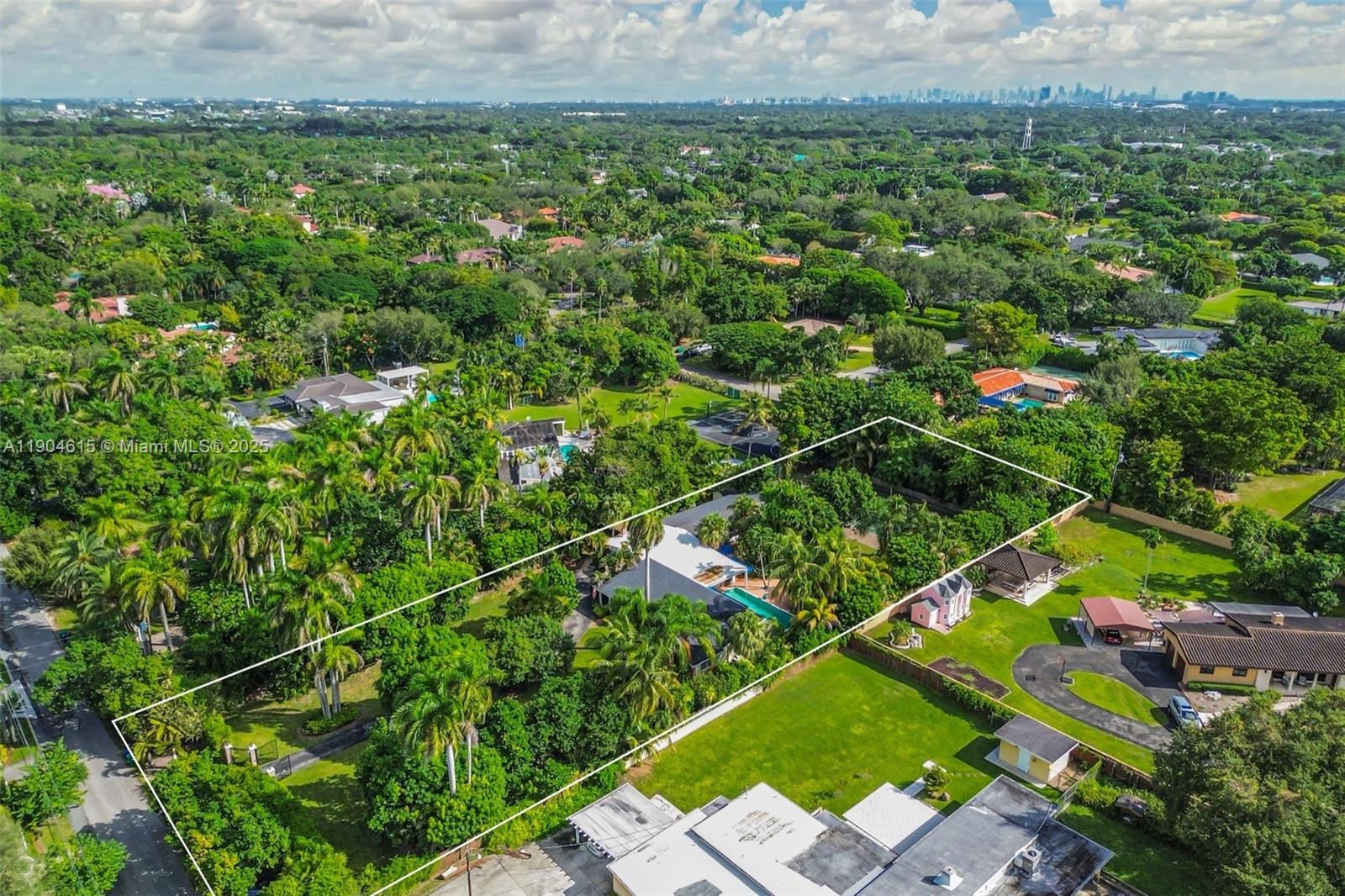 7701 SW 79th Ct Miami, FL 33143