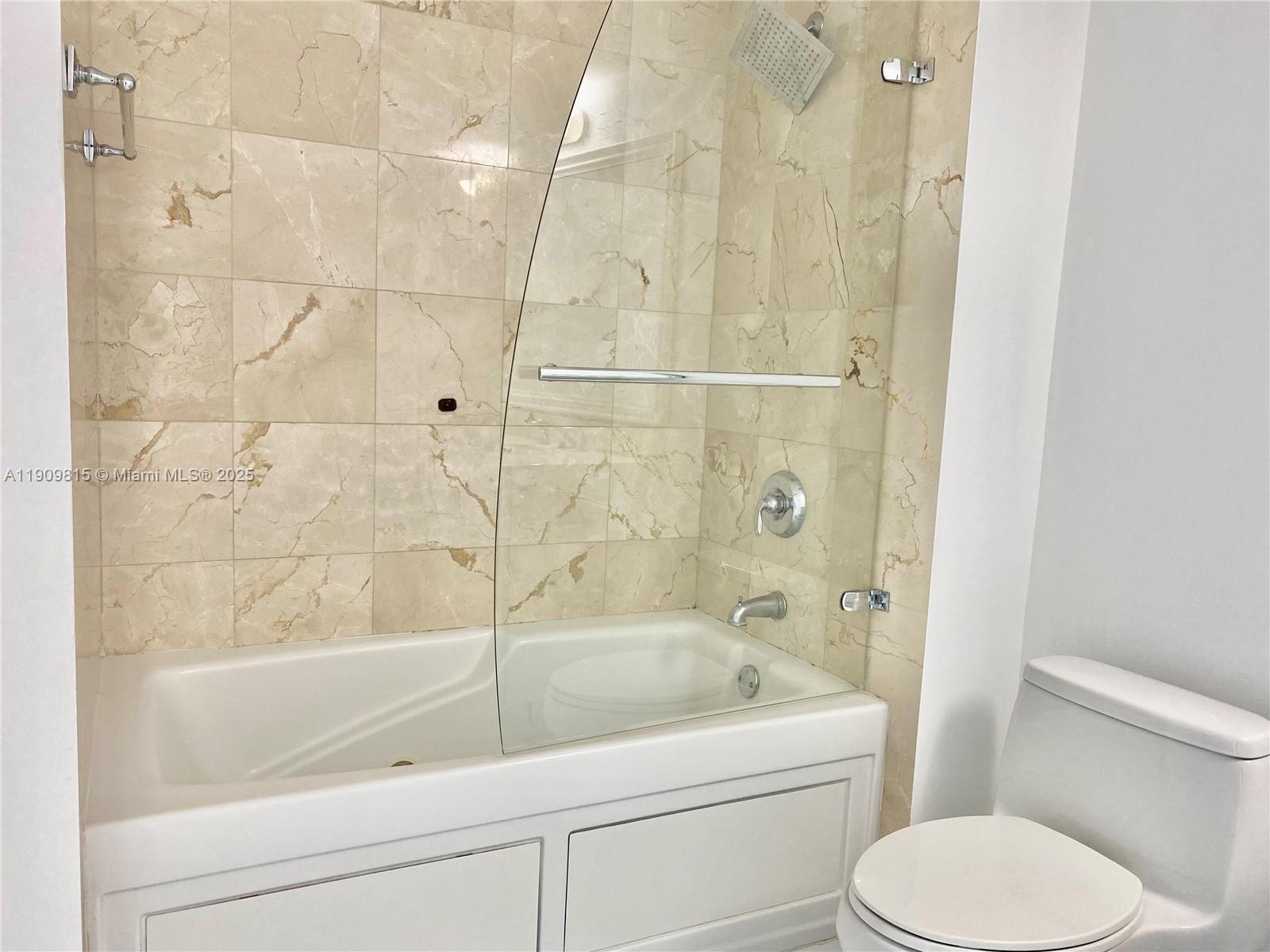 image 1800 Club Condo10