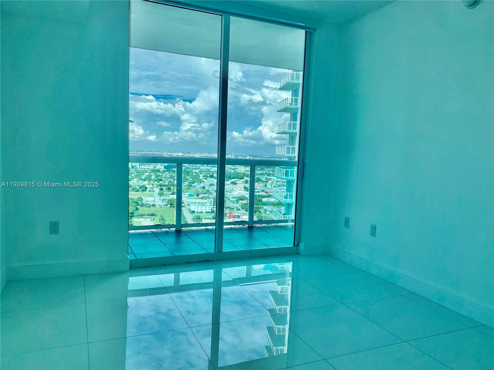 image 1800 Club Condo12