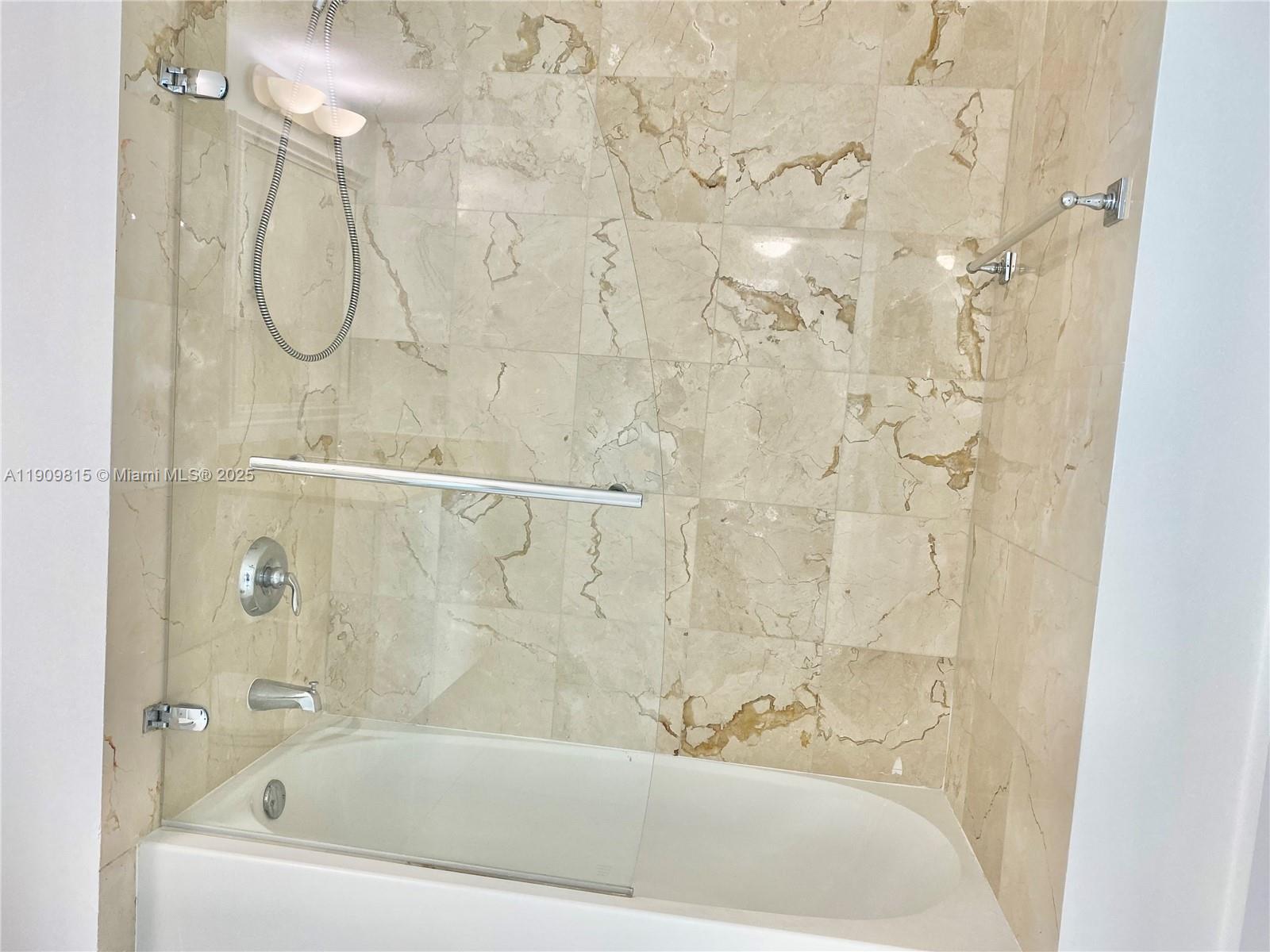 image 1800 Club Condo14