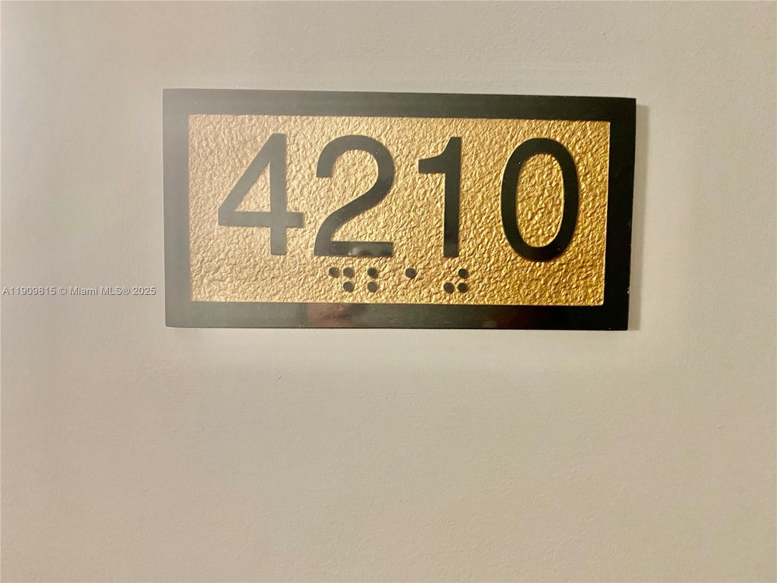 image 1800 Club Condo18