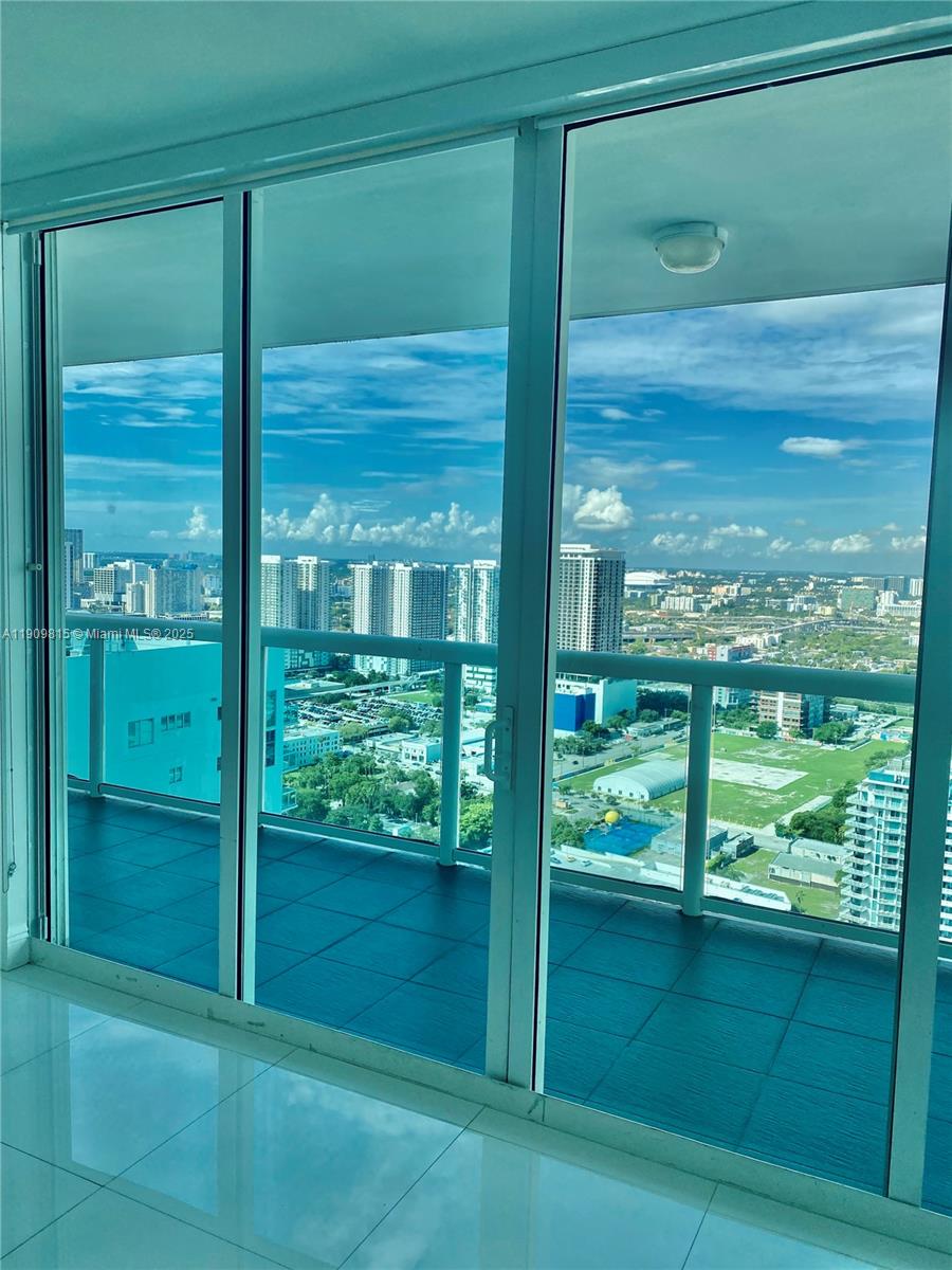 image 1800 Club Condo2