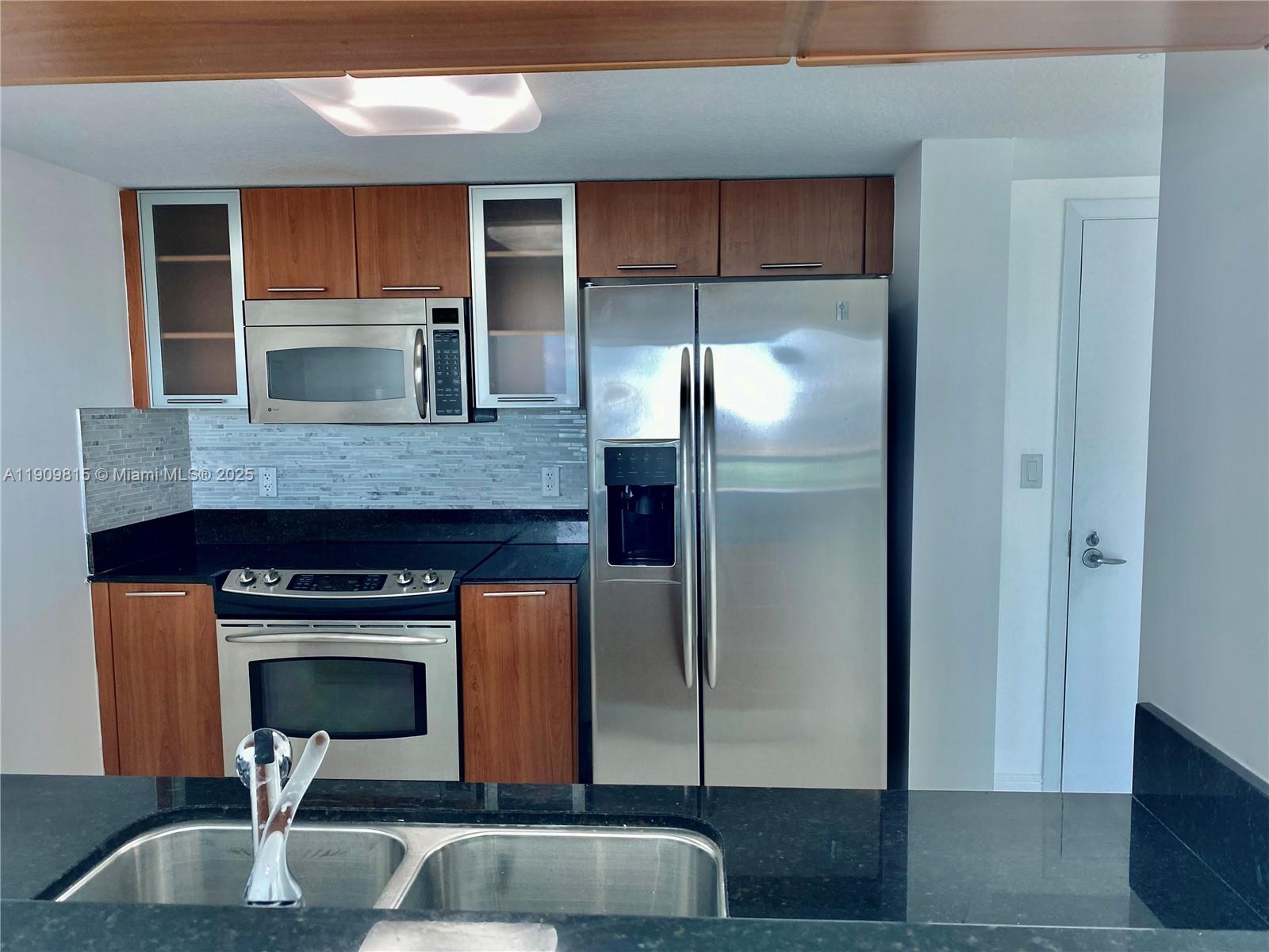 image 1800 Club Condo4