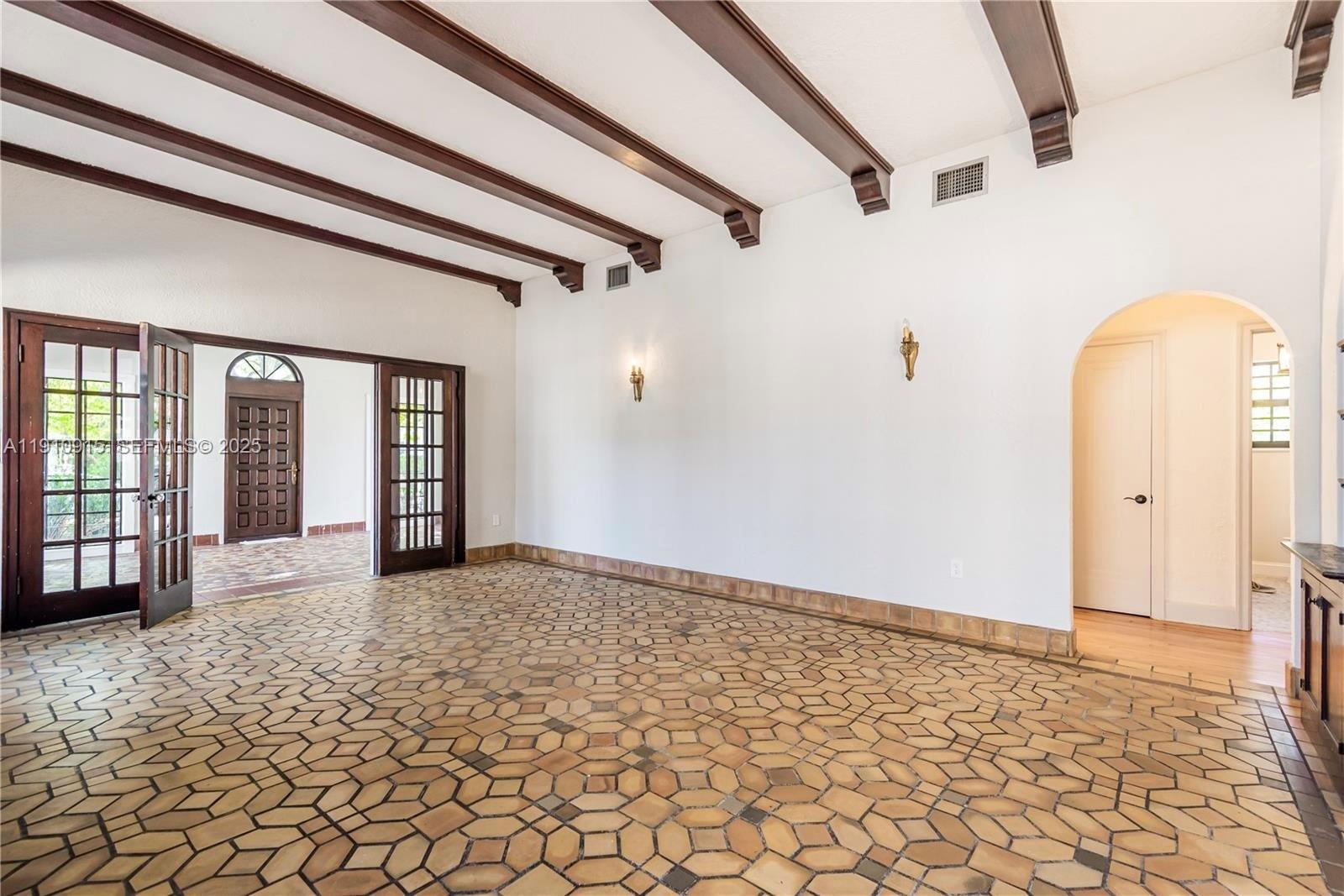 3718 Sheridan Ave Miami Beach, FL 33140