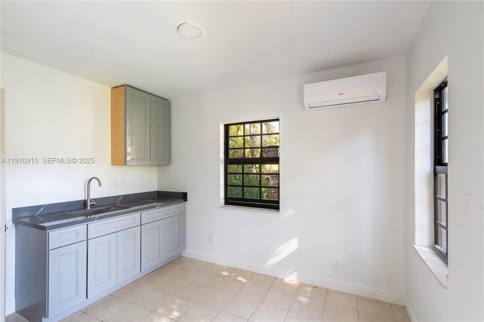 3718 Sheridan Ave Miami Beach, FL 33140