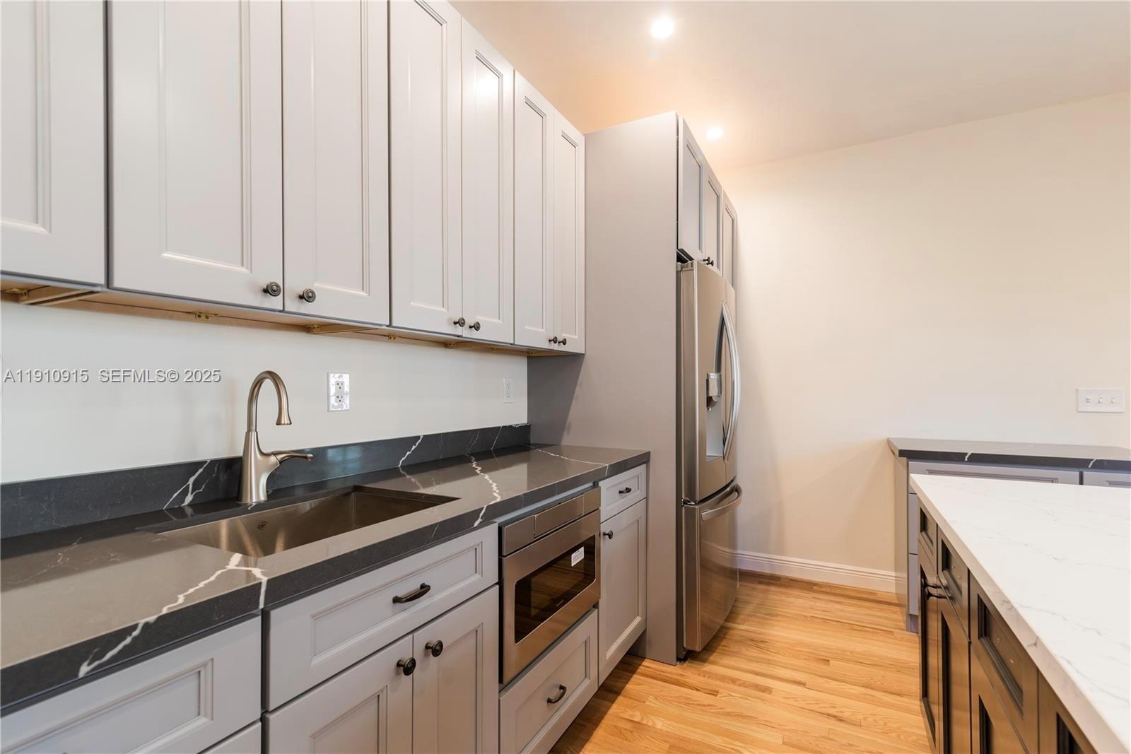 3718 Sheridan Ave Miami Beach, FL 33140