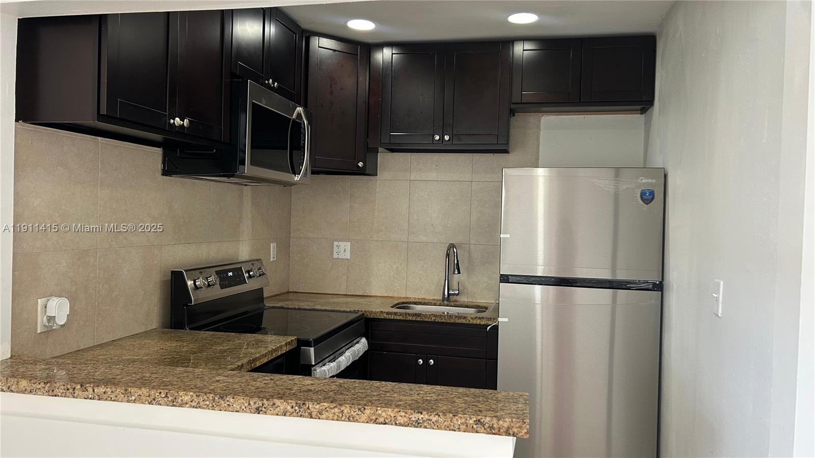 2121 NE 168th St #08