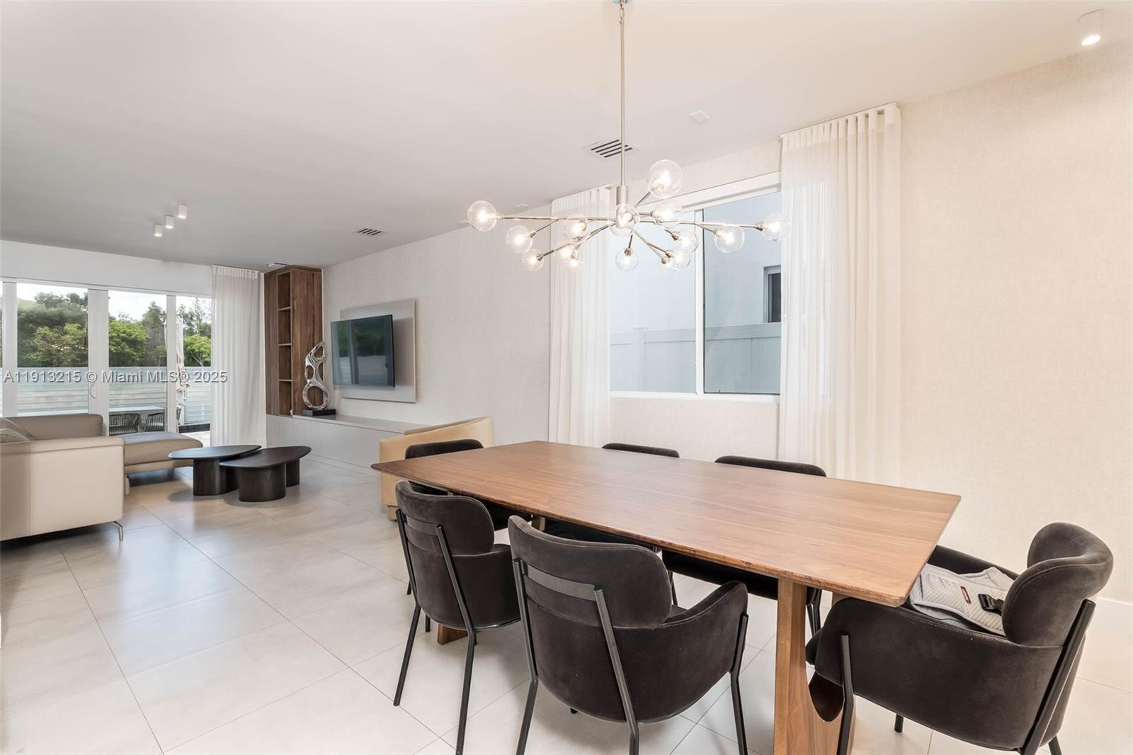 6745 NW 103rd Ave Doral, FL 33178