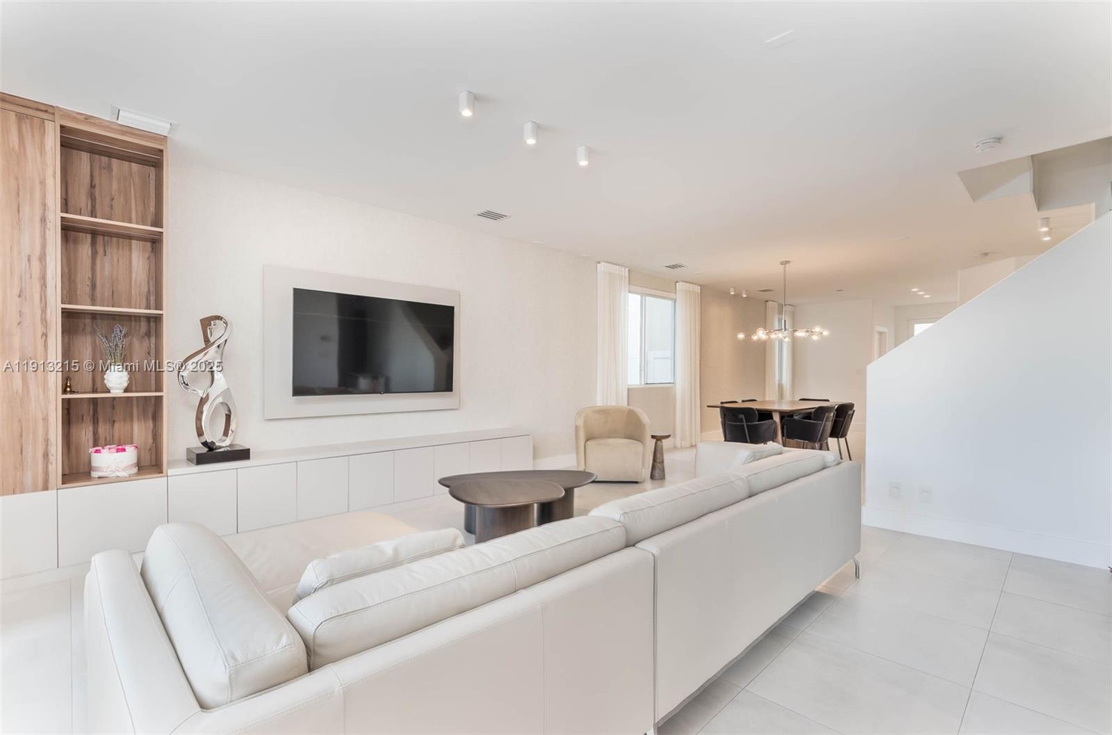 6745 NW 103rd Ave Doral, FL 33178