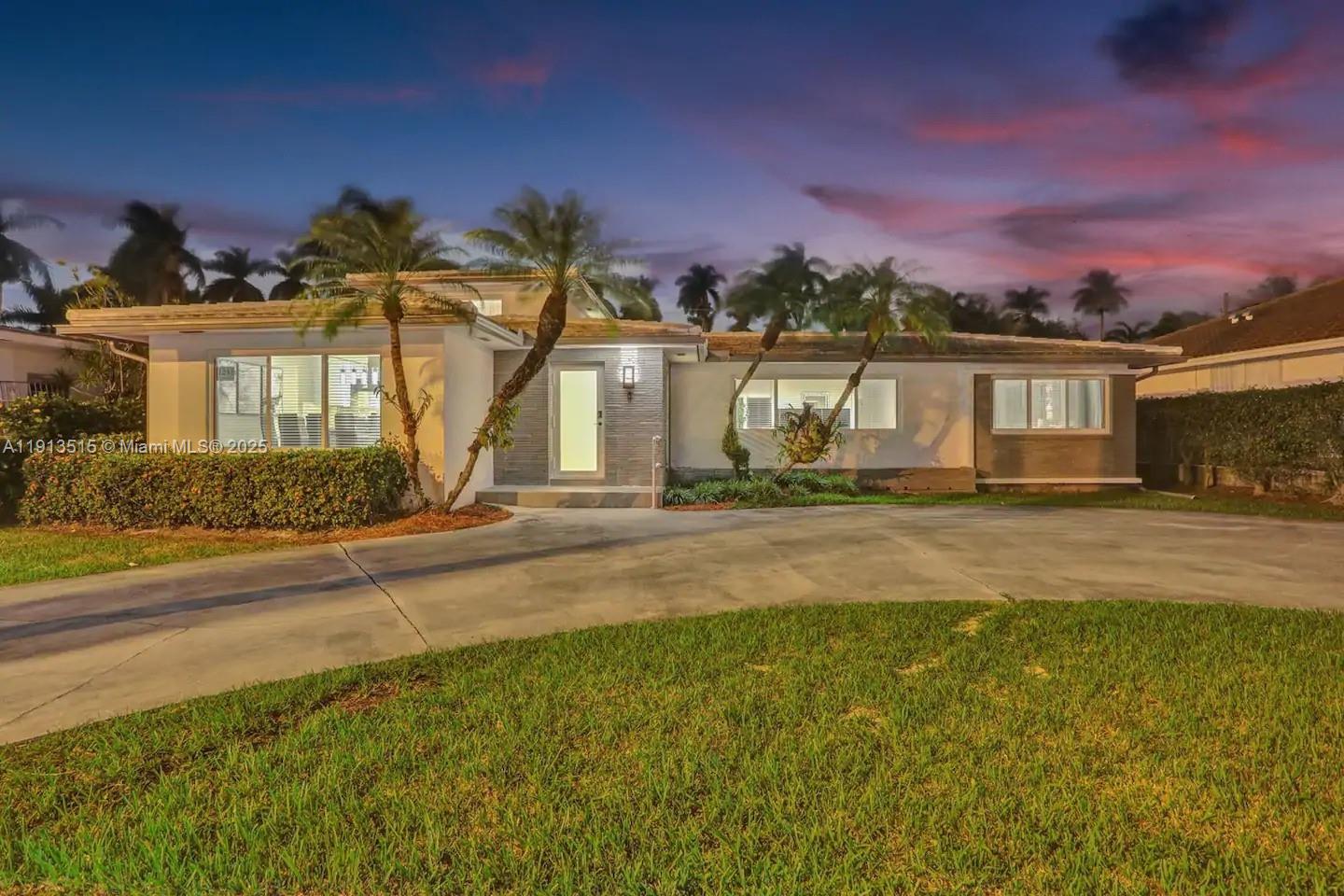 1241 Hollywood Blvd Hollywood, FL 33019