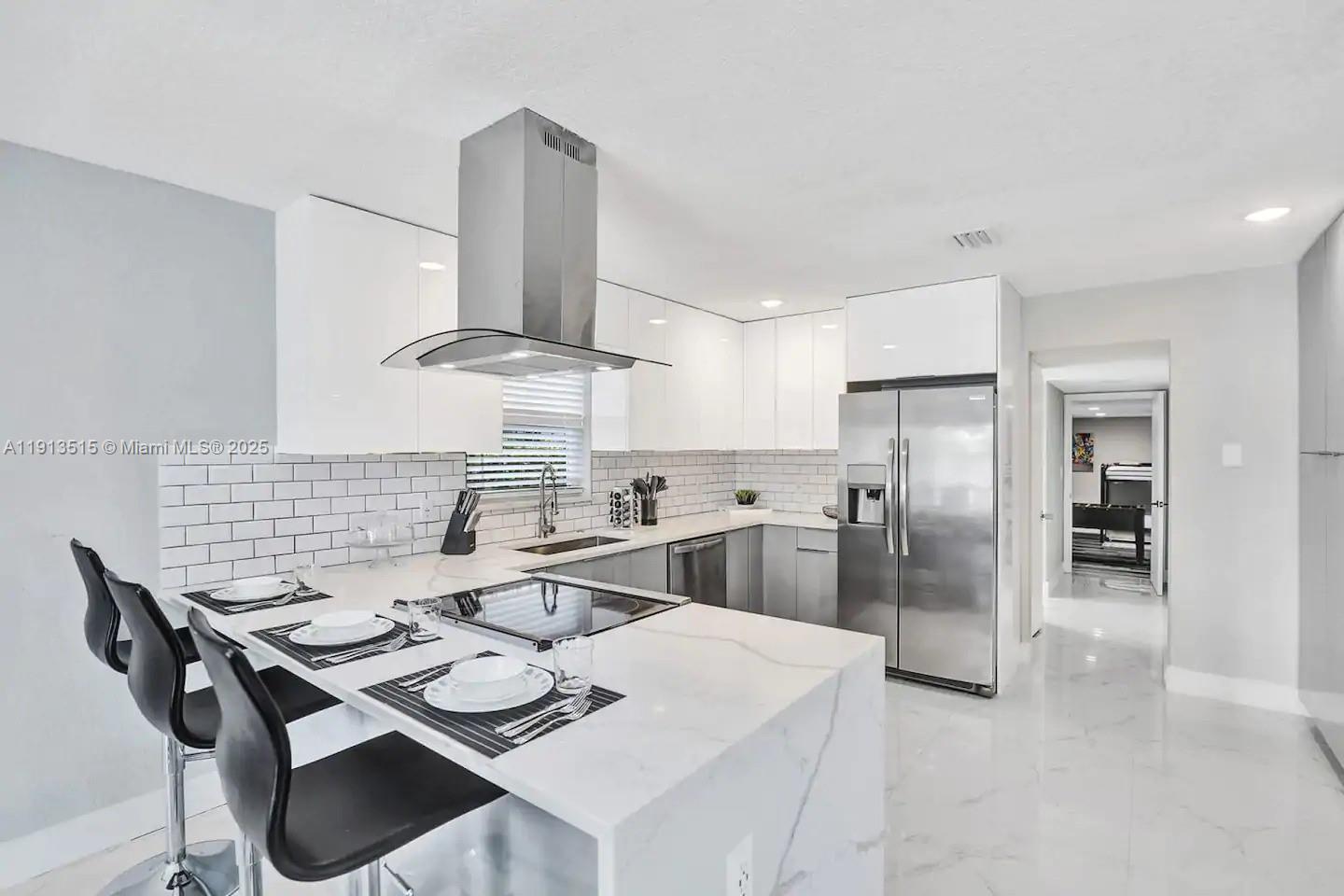 1241 Hollywood Blvd Hollywood, FL 33019