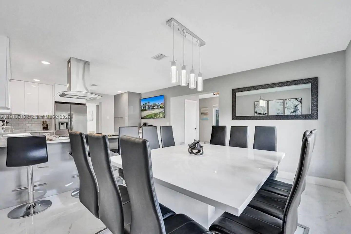 1241 Hollywood Blvd Hollywood, FL 33019