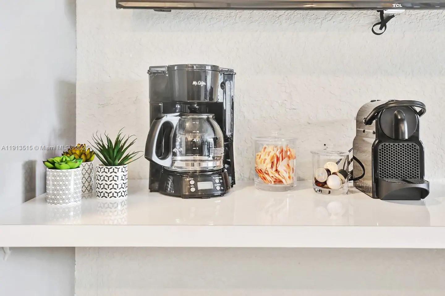 1241 Hollywood Blvd Hollywood, FL 33019