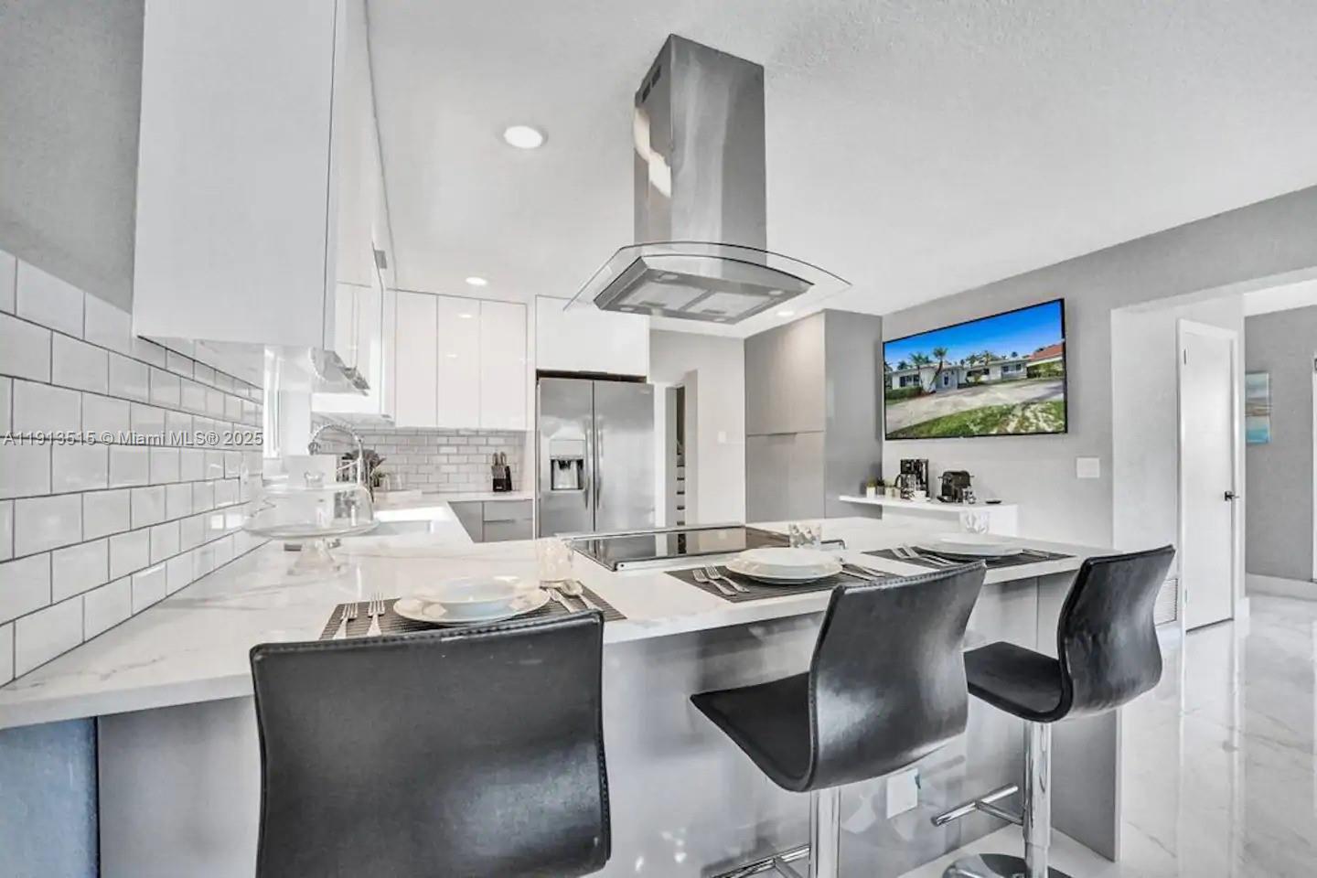 1241 Hollywood Blvd Hollywood, FL 33019